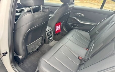 BMW 3 серия, 2019 год, 2 750 000 рублей, 26 фотография