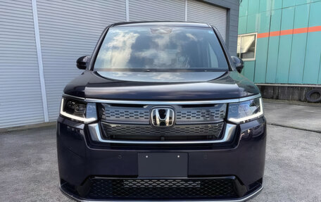 Honda Stepwgn, 2023 год, 2 298 000 рублей, 4 фотография