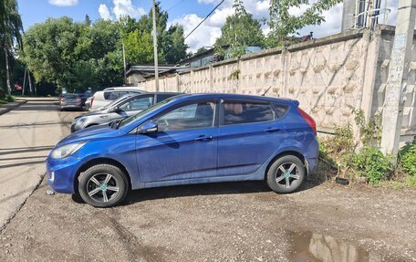Hyundai Solaris II рестайлинг, 2011 год, 500 000 рублей, 2 фотография