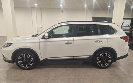 Mitsubishi Outlander III рестайлинг 3, 2021 год, 2 364 706 рублей, 5 фотография