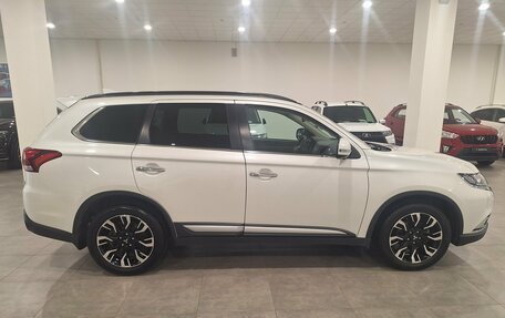 Mitsubishi Outlander III рестайлинг 3, 2021 год, 2 364 706 рублей, 6 фотография