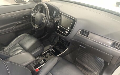 Mitsubishi Outlander III рестайлинг 3, 2021 год, 2 364 706 рублей, 11 фотография