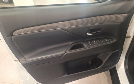 Mitsubishi Outlander III рестайлинг 3, 2021 год, 2 364 706 рублей, 16 фотография