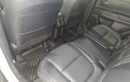 Mitsubishi Outlander III рестайлинг 3, 2021 год, 2 364 706 рублей, 15 фотография