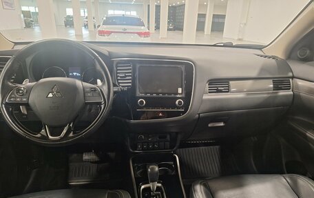 Mitsubishi Outlander III рестайлинг 3, 2021 год, 2 364 706 рублей, 12 фотография