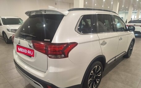 Mitsubishi Outlander III рестайлинг 3, 2021 год, 2 364 706 рублей, 2 фотография