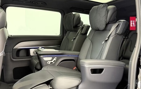 Mercedes-Benz V-Класс, 2026 год, 15 700 000 рублей, 34 фотография