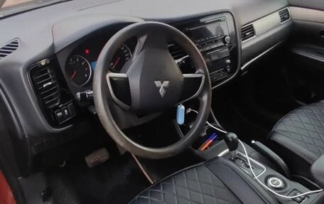Mitsubishi Outlander III рестайлинг 3, 2012 год, 1 390 000 рублей, 14 фотография