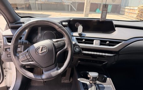 Lexus UX I, 2020 год, 3 100 000 рублей, 7 фотография