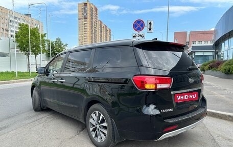 KIA Carnival III, 2017 год, 2 649 000 рублей, 3 фотография