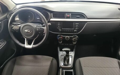 KIA Rio IV, 2018 год, 920 000 рублей, 10 фотография