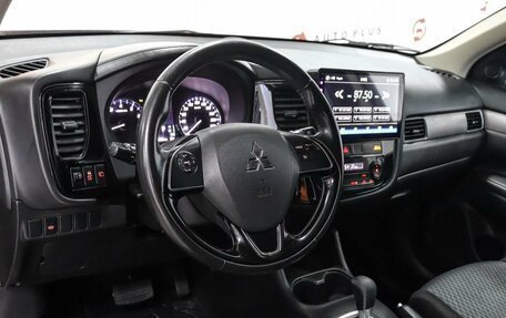 Mitsubishi Outlander III рестайлинг 3, 2015 год, 1 680 000 рублей, 7 фотография