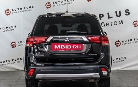 Mitsubishi Outlander III рестайлинг 3, 2015 год, 1 680 000 рублей, 4 фотография