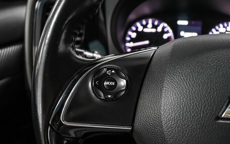 Mitsubishi Outlander III рестайлинг 3, 2015 год, 1 680 000 рублей, 13 фотография