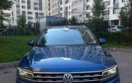 Volkswagen Tiguan II, 2018 год, 2 580 000 рублей, 3 фотография