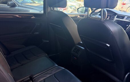 Volkswagen Tiguan II, 2018 год, 2 580 000 рублей, 19 фотография