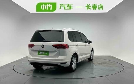 Volkswagen Touran III, 2023 год, 2 150 000 рублей, 6 фотография