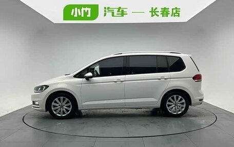 Volkswagen Touran III, 2023 год, 2 150 000 рублей, 3 фотография