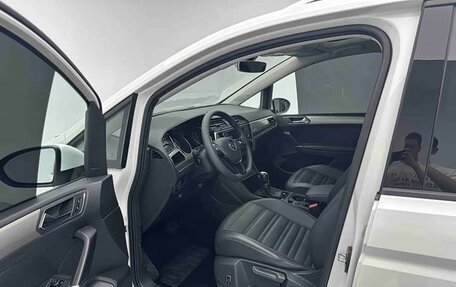 Volkswagen Touran III, 2023 год, 2 150 000 рублей, 9 фотография