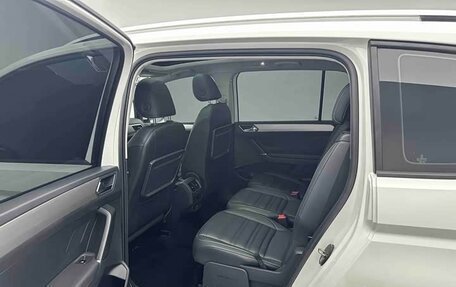 Volkswagen Touran III, 2023 год, 2 150 000 рублей, 12 фотография