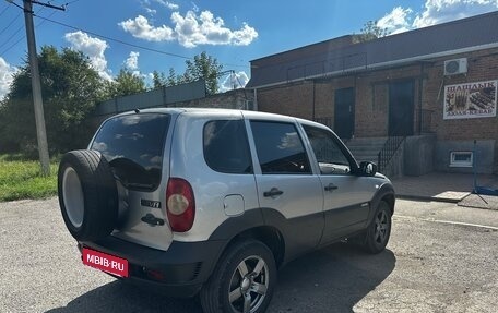 Chevrolet Niva I рестайлинг, 2011 год, 600 000 рублей, 3 фотография