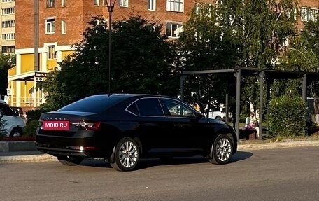 Skoda Superb III рестайлинг, 2019 год, 2 950 000 рублей, 2 фотография