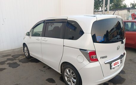 Honda Freed I, 2014 год, 1 050 000 рублей, 5 фотография