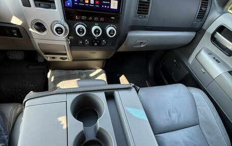 Toyota Sequoia II рестайлинг, 2008 год, 4 500 000 рублей, 34 фотография