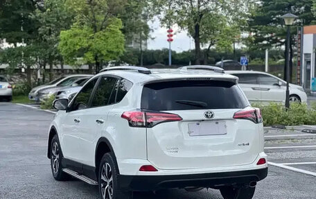 Toyota RAV4, 2019 год, 1 843 000 рублей, 2 фотография