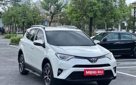 Toyota RAV4, 2019 год, 1 843 000 рублей, 4 фотография