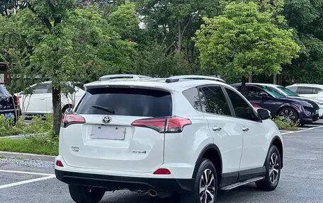 Toyota RAV4, 2019 год, 1 843 000 рублей, 5 фотография