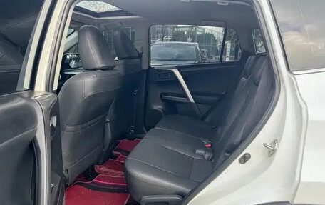 Toyota RAV4, 2019 год, 1 843 000 рублей, 11 фотография