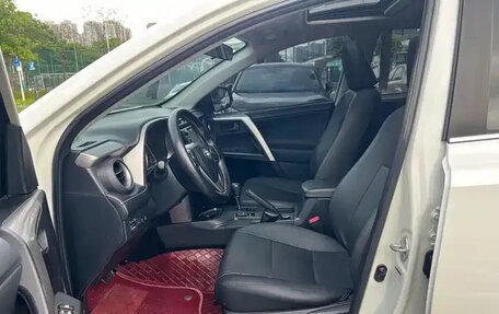 Toyota RAV4, 2019 год, 1 843 000 рублей, 9 фотография