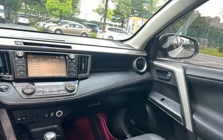 Toyota RAV4, 2019 год, 1 843 000 рублей, 12 фотография