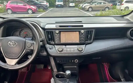 Toyota RAV4, 2019 год, 1 843 000 рублей, 13 фотография