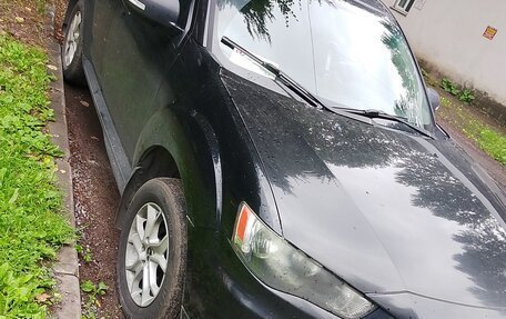 Mitsubishi Outlander III рестайлинг 3, 2010 год, 520 000 рублей, 2 фотография