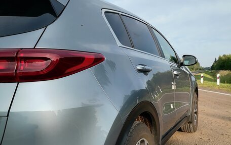 KIA Sportage IV рестайлинг, 2021 год, 2 100 000 рублей, 3 фотография