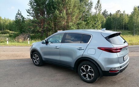 KIA Sportage IV рестайлинг, 2021 год, 2 100 000 рублей, 5 фотография