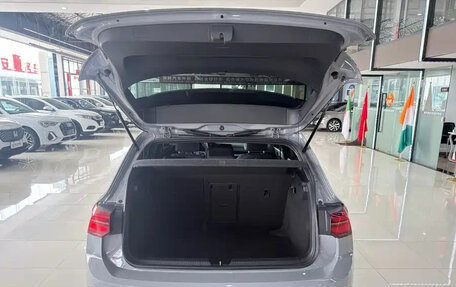 Volkswagen Golf VIII, 2022 год, 2 100 000 рублей, 14 фотография