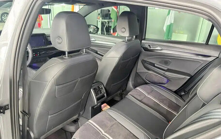 Volkswagen Golf VIII, 2022 год, 2 100 000 рублей, 18 фотография
