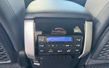 Toyota Land Cruiser Prado 150 рестайлинг 2, 2019 год, 4 900 000 рублей, 20 фотография