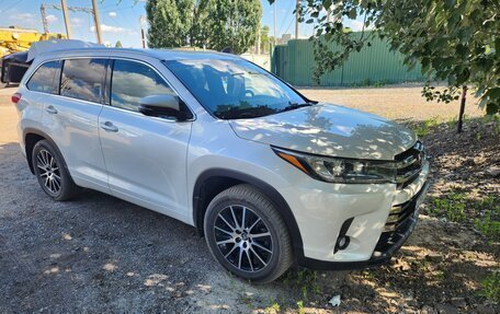 Toyota Highlander III, 2018 год, 3 700 000 рублей, 3 фотография