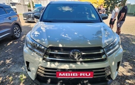 Toyota Highlander III, 2018 год, 3 700 000 рублей, 2 фотография
