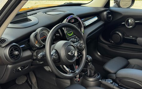 MINI Hatch, 2017 год, 1 850 000 рублей, 19 фотография