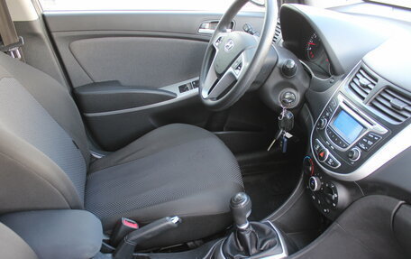 Hyundai Solaris II рестайлинг, 2011 год, 677 000 рублей, 14 фотография