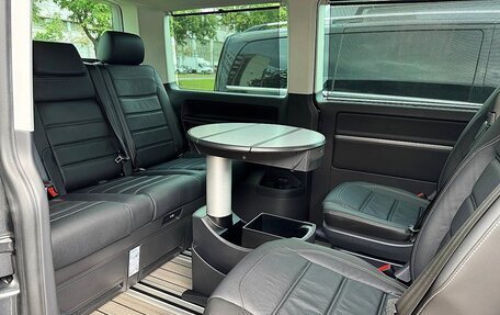 Volkswagen Multivan T6 рестайлинг, 2023 год, 8 500 000 рублей, 7 фотография
