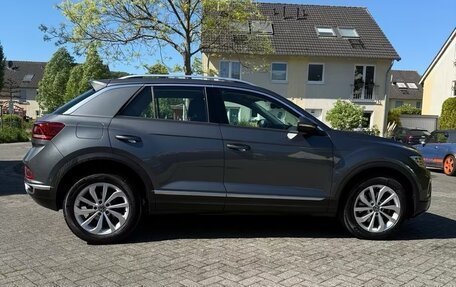 Volkswagen T-Roc I, 2022 год, 2 850 000 рублей, 9 фотография