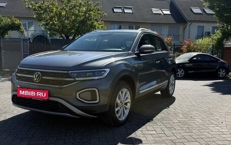 Volkswagen T-Roc I, 2022 год, 2 850 000 рублей, 6 фотография