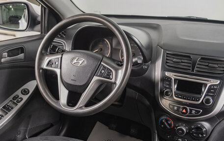 Hyundai Solaris II рестайлинг, 2015 год, 799 000 рублей, 10 фотография