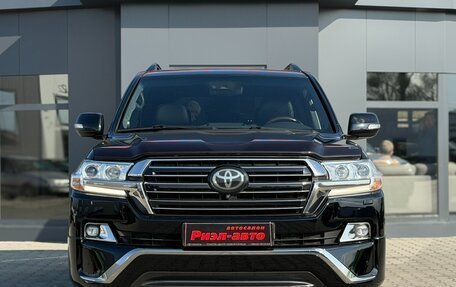 Toyota Land Cruiser 200, 2016 год, 5 990 000 рублей, 2 фотография